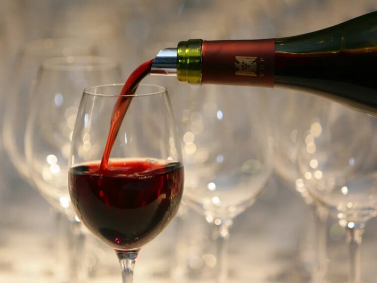 Swiss switch to local wines as market declines