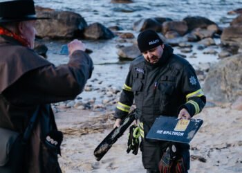 Drone fragments, Russian ‘shadow fleet’ oil pollution wash up on Estonian beach | News