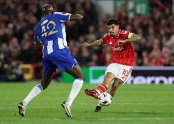 Football: Soccer-Forest edge 10-man Porto to secure Villa showdown