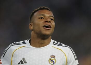Football: Soccer-France striker Mbappe suffers hamstring injury ahead of World Cup