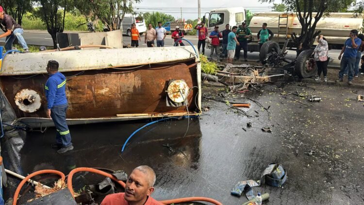 Several injured after tanker and bus collide on the road to the coast | Ecuador | News