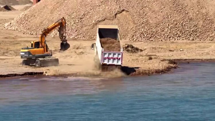 “This is obvious lawlessness”: President of the Academy of Sciences Abdrakhmatov commented on filling the shore of Lake Issyk-Kul with soil
