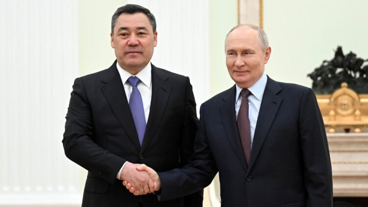 There is a meeting between Sadyr Japarov and Vladimir Putin in Moscow