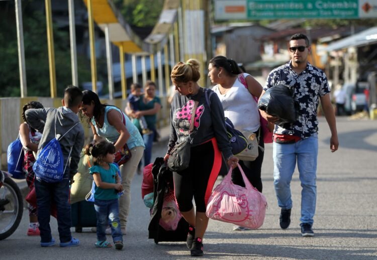 A third of Venezuelan refugees in Latin America plan to return, according to UNHCR