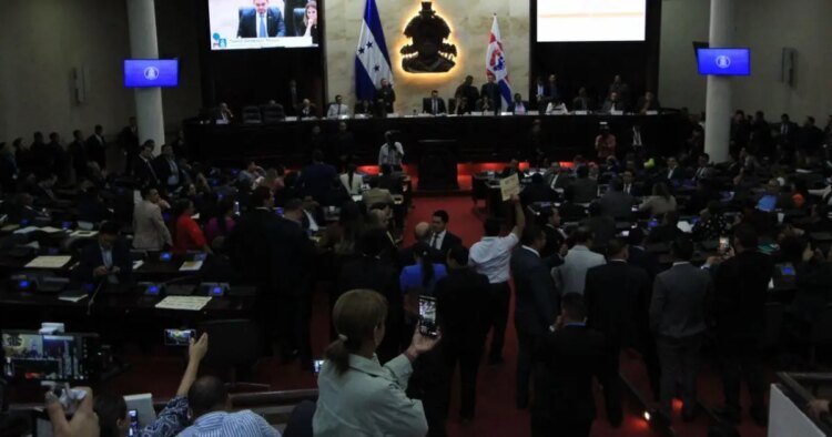 Congress appoints special commission to elect new officials of the CNE and TJE