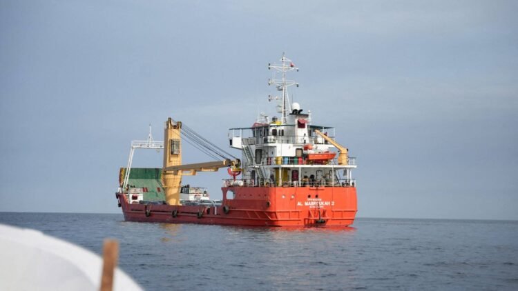 What does a U.S. naval blockade of Iran mean for oil flows?