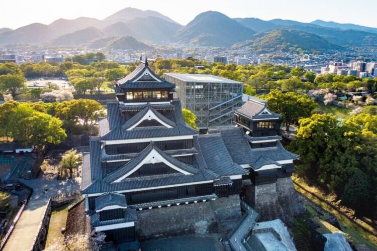 Kumamoto Castle restoration continues 10 years after quakes