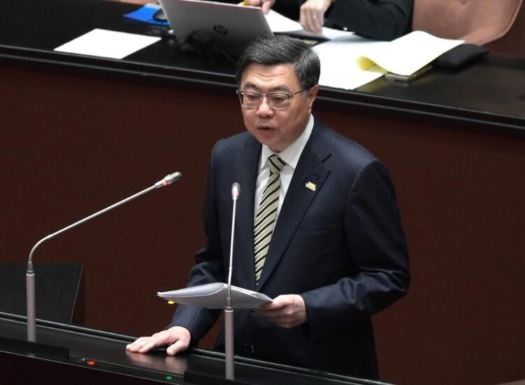 Premier touts economic resilience as budget advances