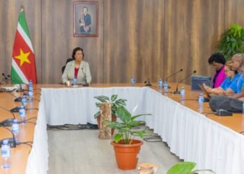 Trade union EBS places conflict with management on president – de Ware Tijd