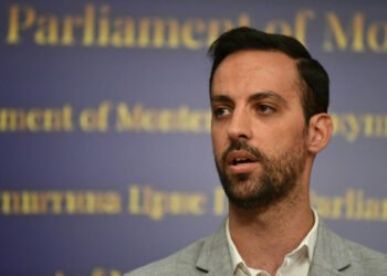 Zirojević announced the diploma and not the average: It is impossible to reach the academic success of colleagues from Democratic Montenegro