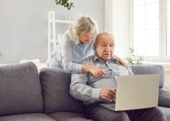 Ignored gray hair: the segment of 900,000 forgotten or neglected potential clients