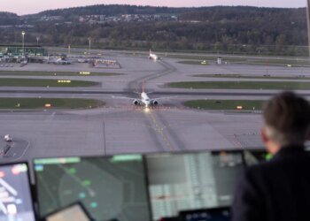 Technical glitch reduces Zurich airport landing capacity