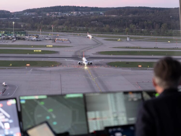 Technical glitch reduces Zurich airport landing capacity