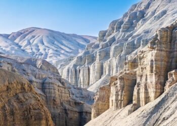 Ancient volcanoes, brontoretii and “singing” sands: what “Altyn-Emel” hides