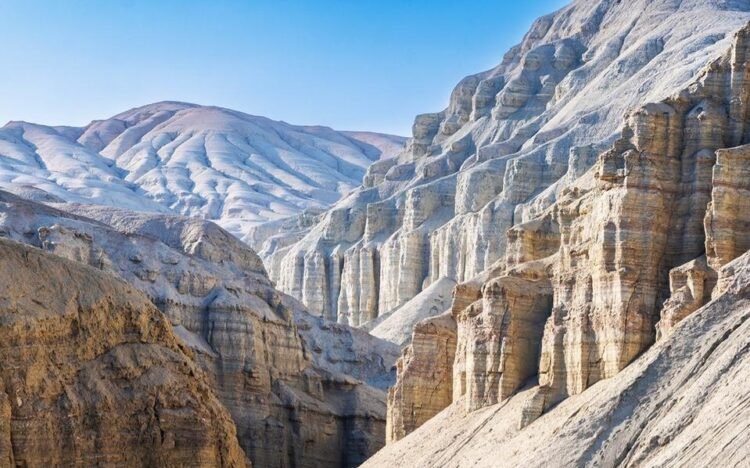 Ancient volcanoes, brontoretii and “singing” sands: what “Altyn-Emel” hides