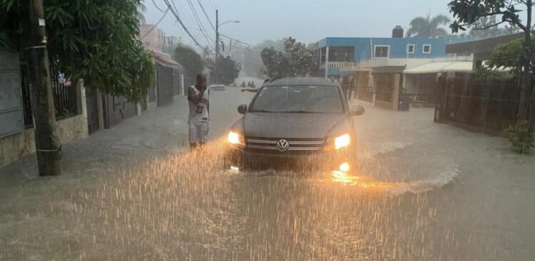 Warning! Accumulated rainfall of 100 to 125 millimeters is expected in the next 24 to 48 hours in the DR