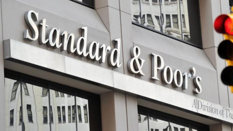 This is how S&P’s decision to lower Colombia’s credit rating affects the economy, companies and people