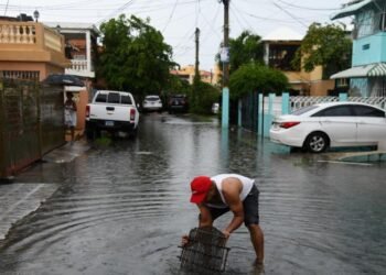Vaguada continues causing downpours this Saturday