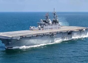 US warships cross Strait of Hormuz