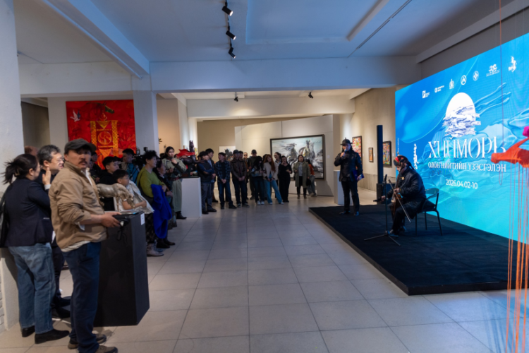 Artists Explore Spirit and Symbolism of Horses at “Khiimori” Exhibition
