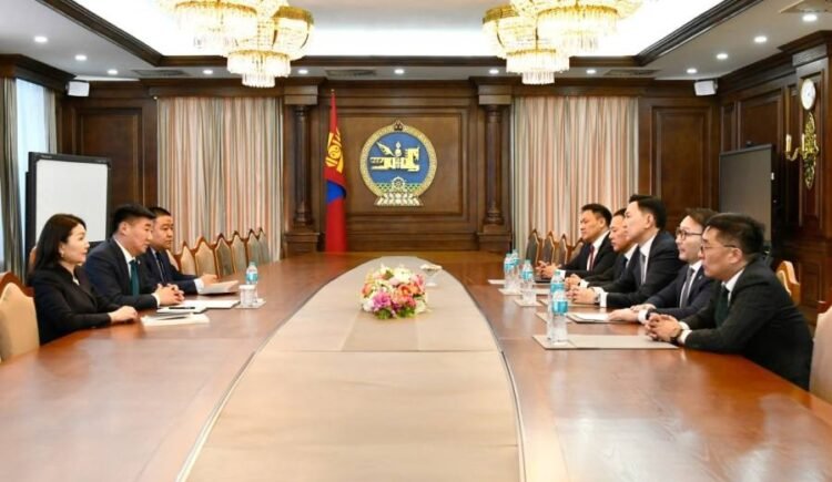Speaker Shares Views with Leaders of Five Parties in Parliament