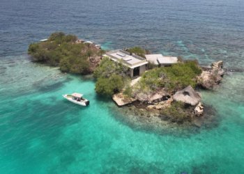 Businessman denies tourist exploitation of island in Cartagena and faces dispute with the ANT