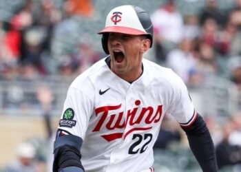 Twins complete 4-game sweep of Tigers