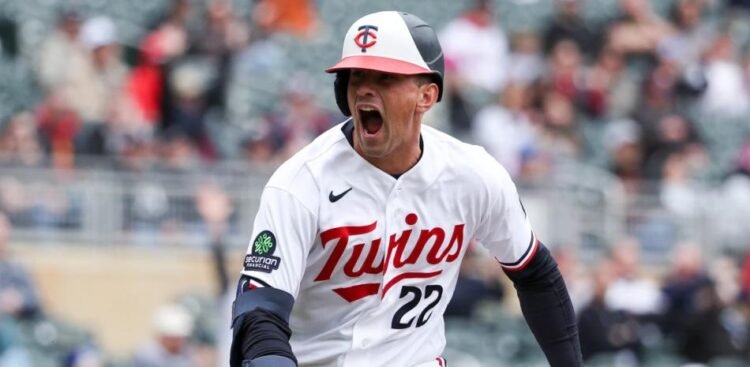 Twins complete 4-game sweep of Tigers