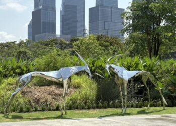 Sculpture ‘Two Stallions’ by Artist Ochirbold Unveiled in Benjakitti Park of Bangkok