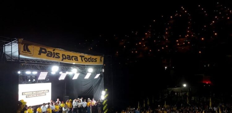 With radical proposals and promises they close the presidential campaigns in Peru