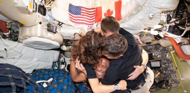 A few hours before Artemis crew return to Earth