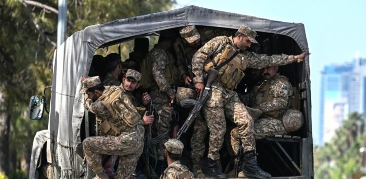 Iranian delegation arrives in Pakistan before talks with the United States