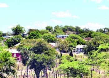 They venture again into Dunas de Baní and build dozens of homes