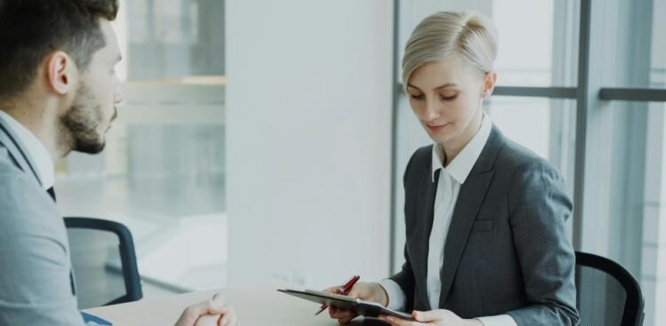 Job interview: coherence between image, conduct and professional strategy