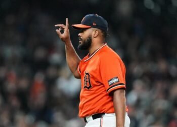 Kenley Jansen rises to third place in all-time saves in Detroit victory