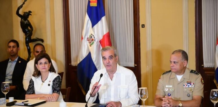 Government asks the population to stay away from rivers and coasts