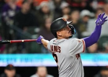 Willy Adames hits his second home run of the season in the Giants’ victory