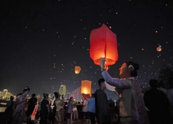 People fly Kongming lanterns in Jinghong, China’s Yunnan