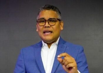 Carlos Peña files a complaint against business partners