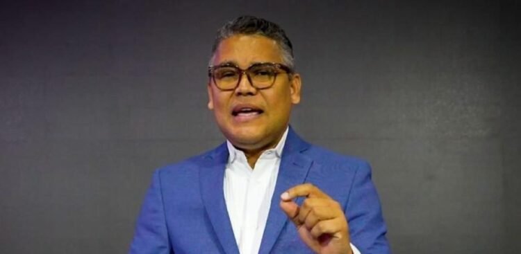 Carlos Peña files a complaint against business partners