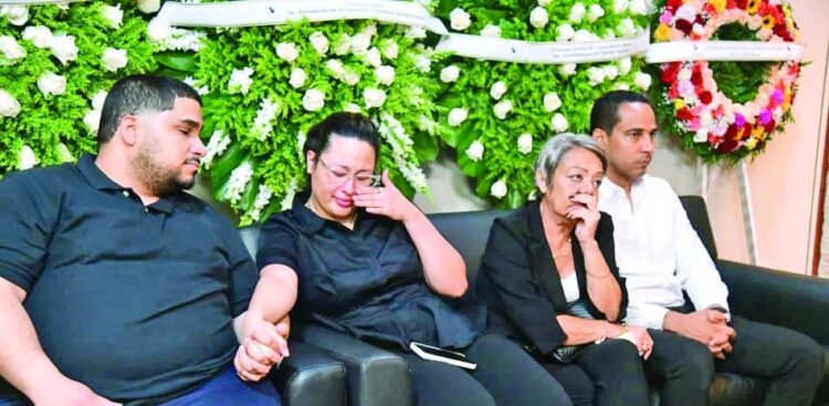 You honor Carlos Batista Matos, fired at Funeraria Blandino between tears and white flowers