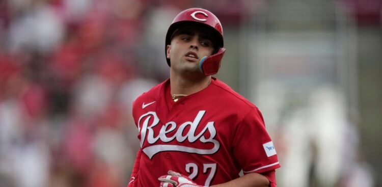 Stewart and Steer hit home runs, Reds beat Giants 2-1