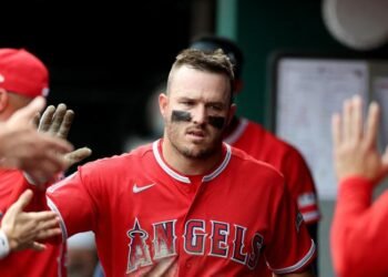 Trout homers for 3rd time in 2 games; Angels hit 5 homers and beat Yankees 7-1