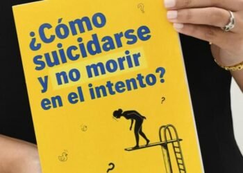 Young Dominican woman talks about depression in her book “How to commit suicide and not die trying?”