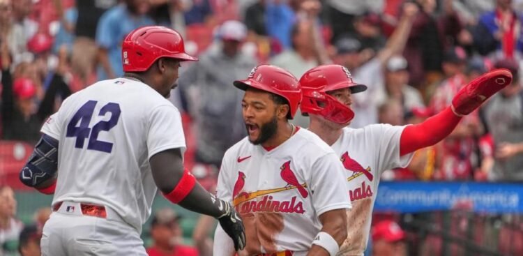 Jordan Walker extends his hitting streak to 11 games and San Luis defeats Guardians