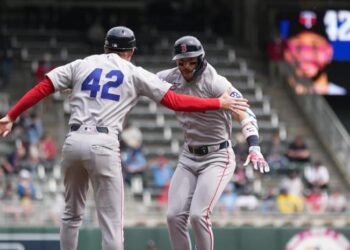Trevor Story homers and drives in 5 in Boston’s victory over Twins
