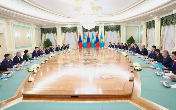 Presidents of Mongolia and Kazakhstan Hold Official Talks