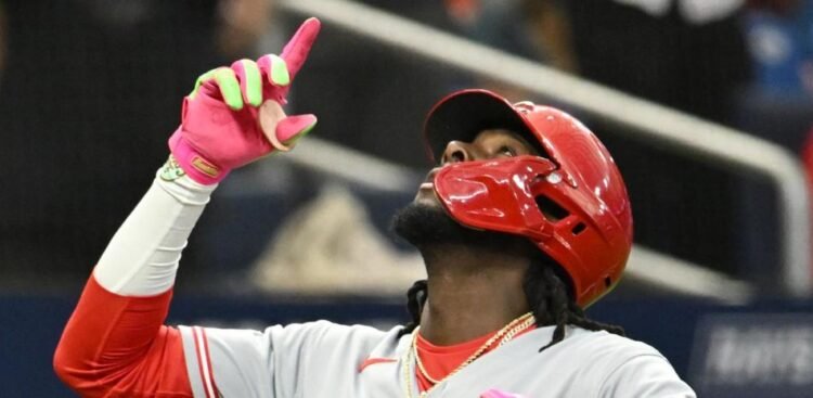 Elly De La Cruz, first Dominican with 10 home runs this season