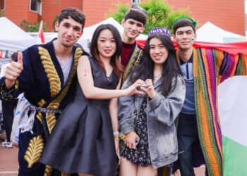 International graduates bridge China and the world