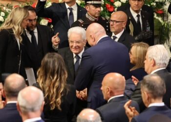 Mattarella in San Severino Marche: «The meaning of the Resistance? Oppose the violence of man against man.” Then he distances himself from La Russa’s words